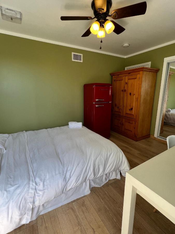 Private Room W/ Private Room Entrance & Free Wifi & Ac & Private Fridge カーソン エクステリア 写真