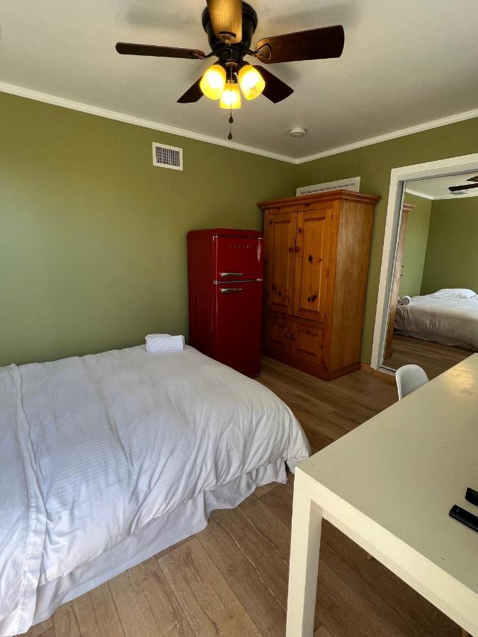 Private Room W/ Private Room Entrance & Free Wifi & Ac & Private Fridge カーソン エクステリア 写真