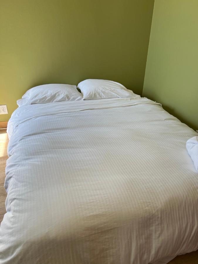 Private Room W/ Private Room Entrance & Free Wifi & Ac & Private Fridge カーソン エクステリア 写真